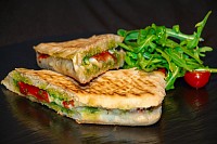 panini chèvre , tomate , salade 6.50€